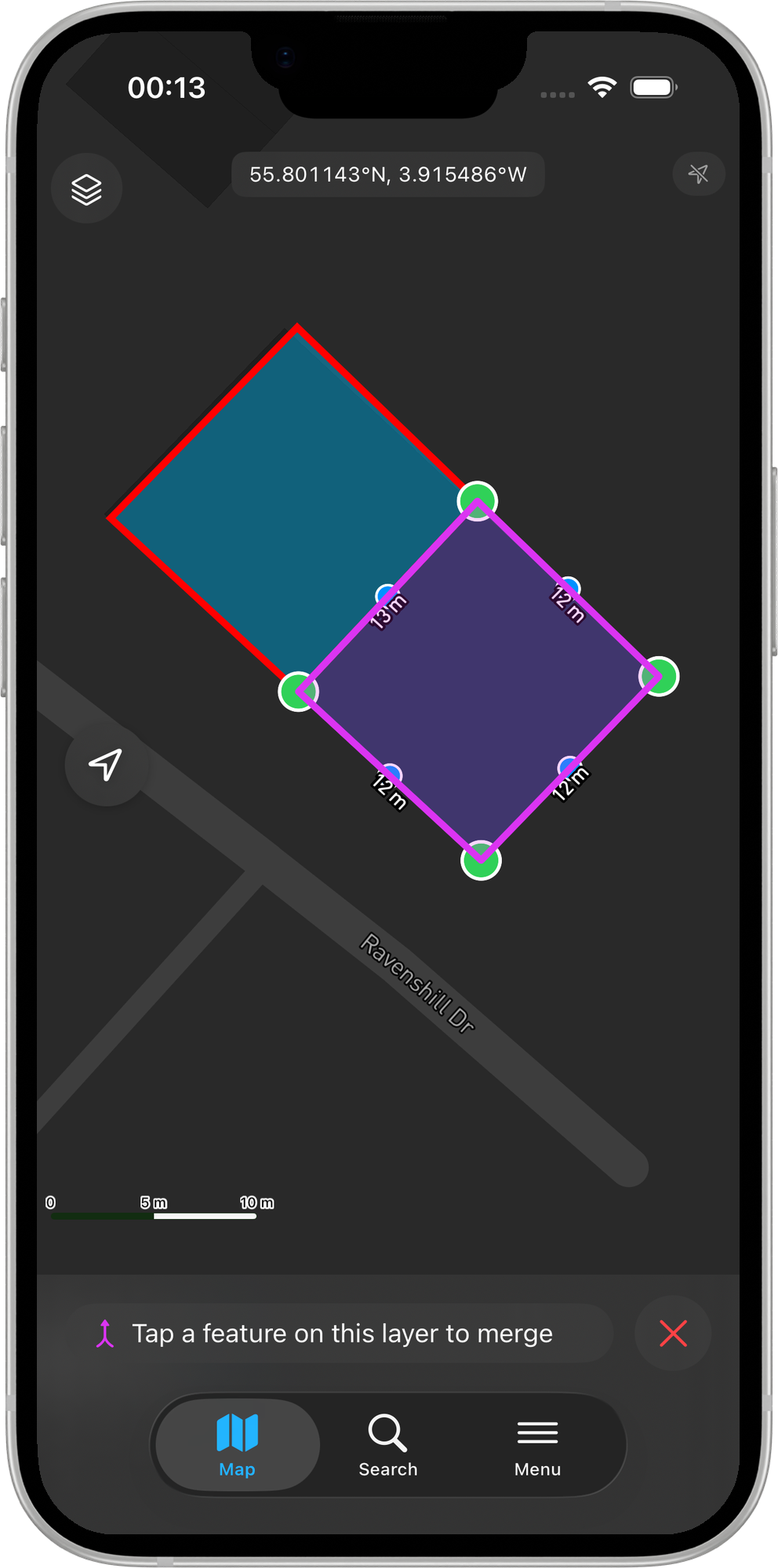 Mapit GIS iOS - tryb wskazywania obiektu do połączenia z komunikatem na dole ekranu